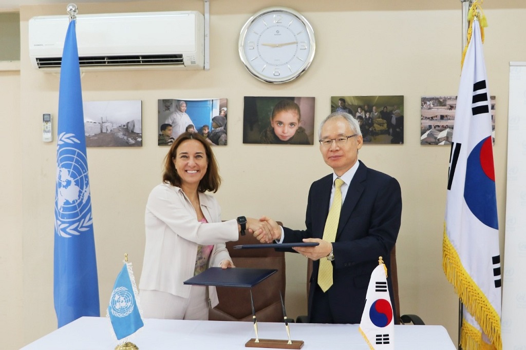 جانب من توقيع الاتفاقية